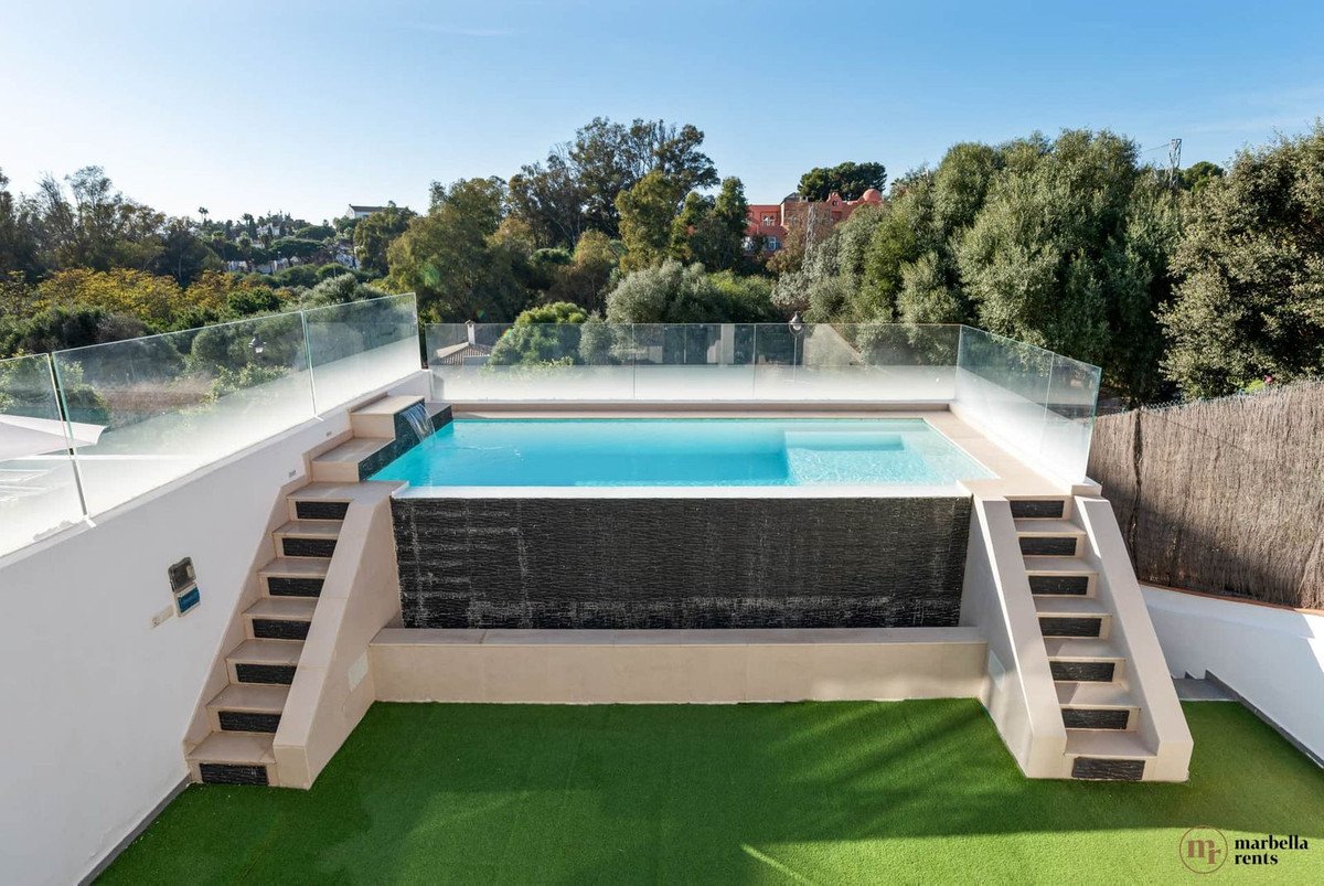 6 Bed منزل شبه منفصل in Marbella في Marbella, منزل نصف منفصل