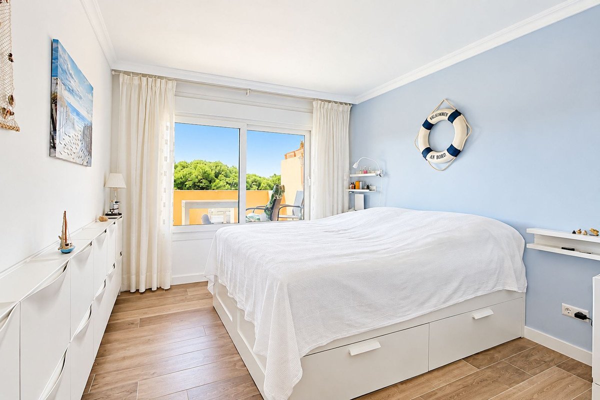 2 Bed Middle Floor Apartment in Cabopino