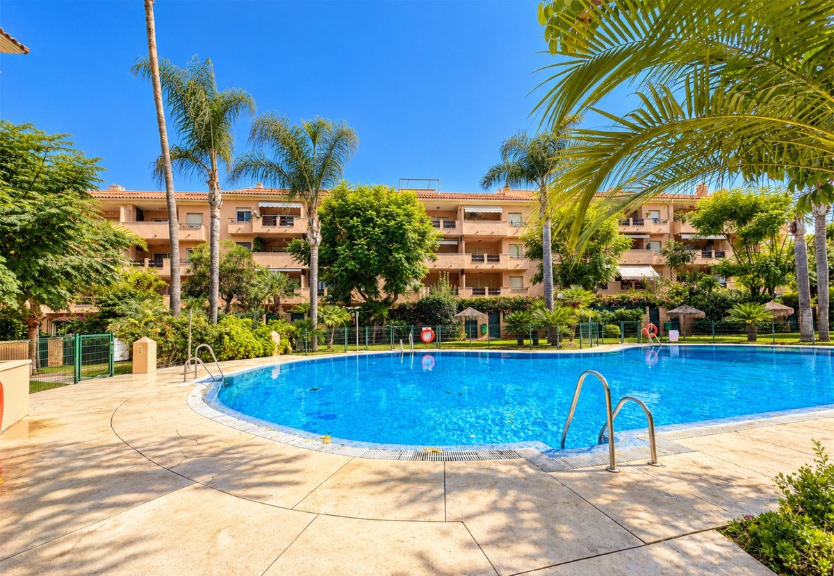 3 Bed Middle Floor Apartment in Cabopino