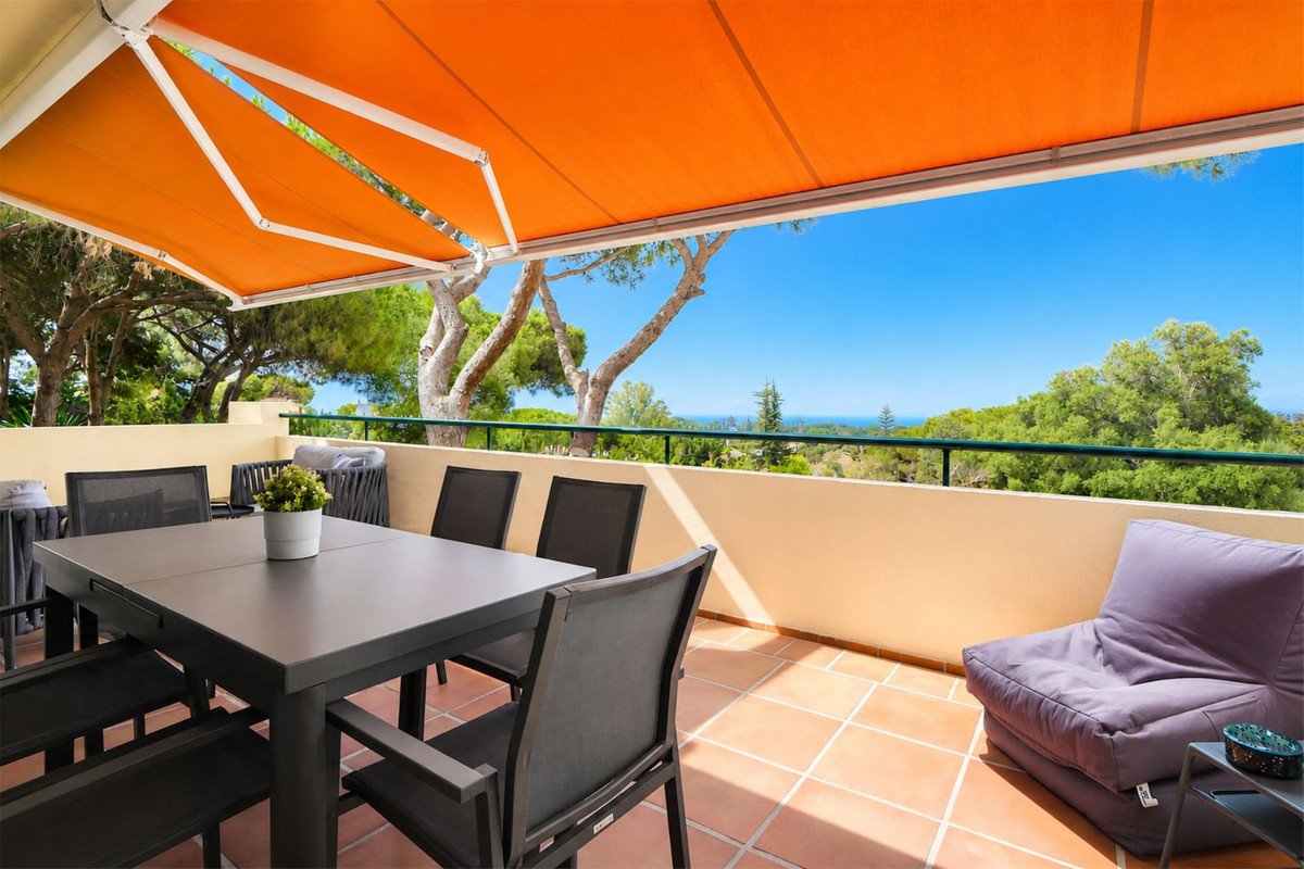 3 Bed Middle Floor Apartment in Cabopino in Cabopino, Apartment