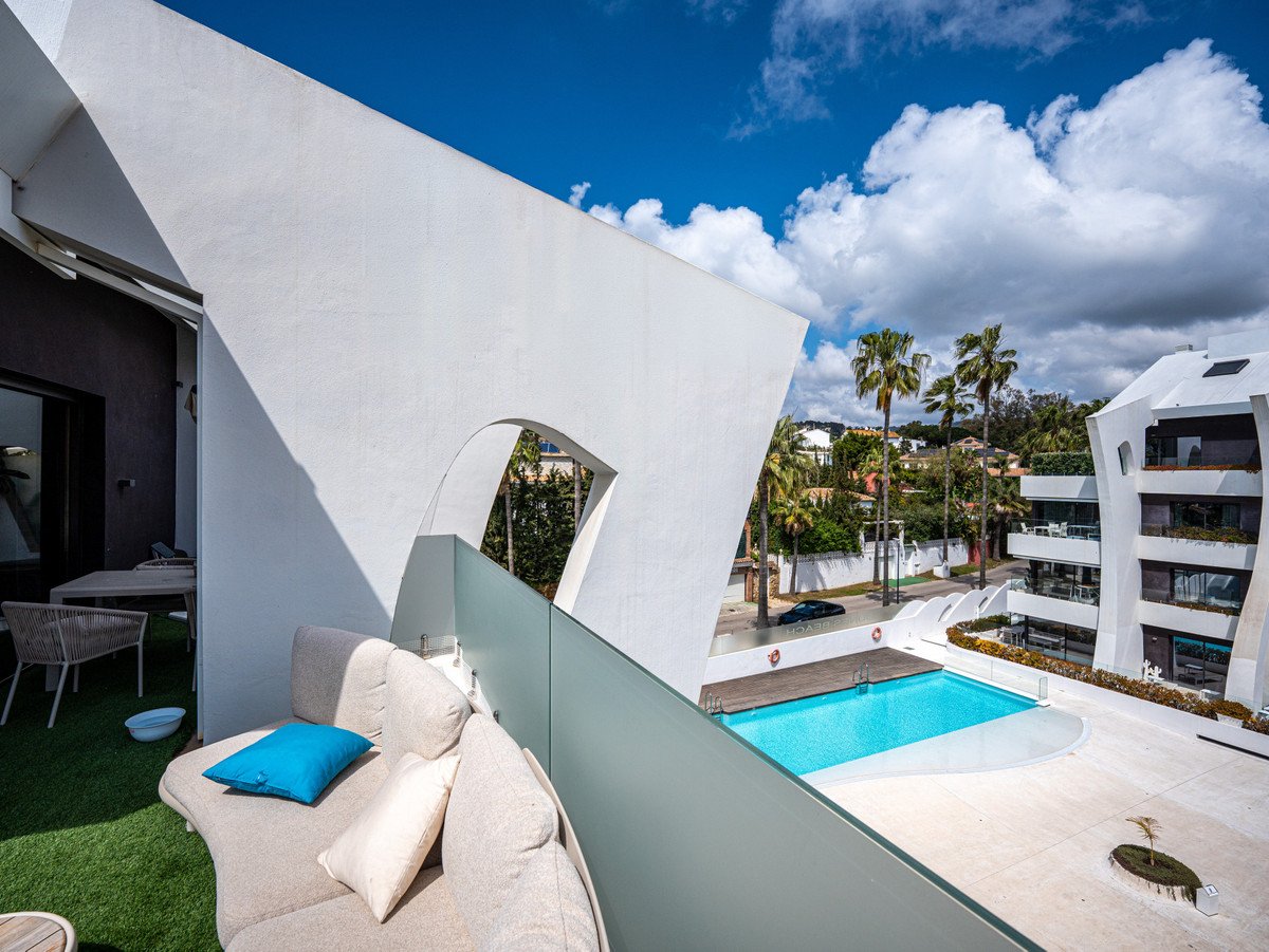 3 Bed Penthouse Duplex in Cabopino in Cabopino, 