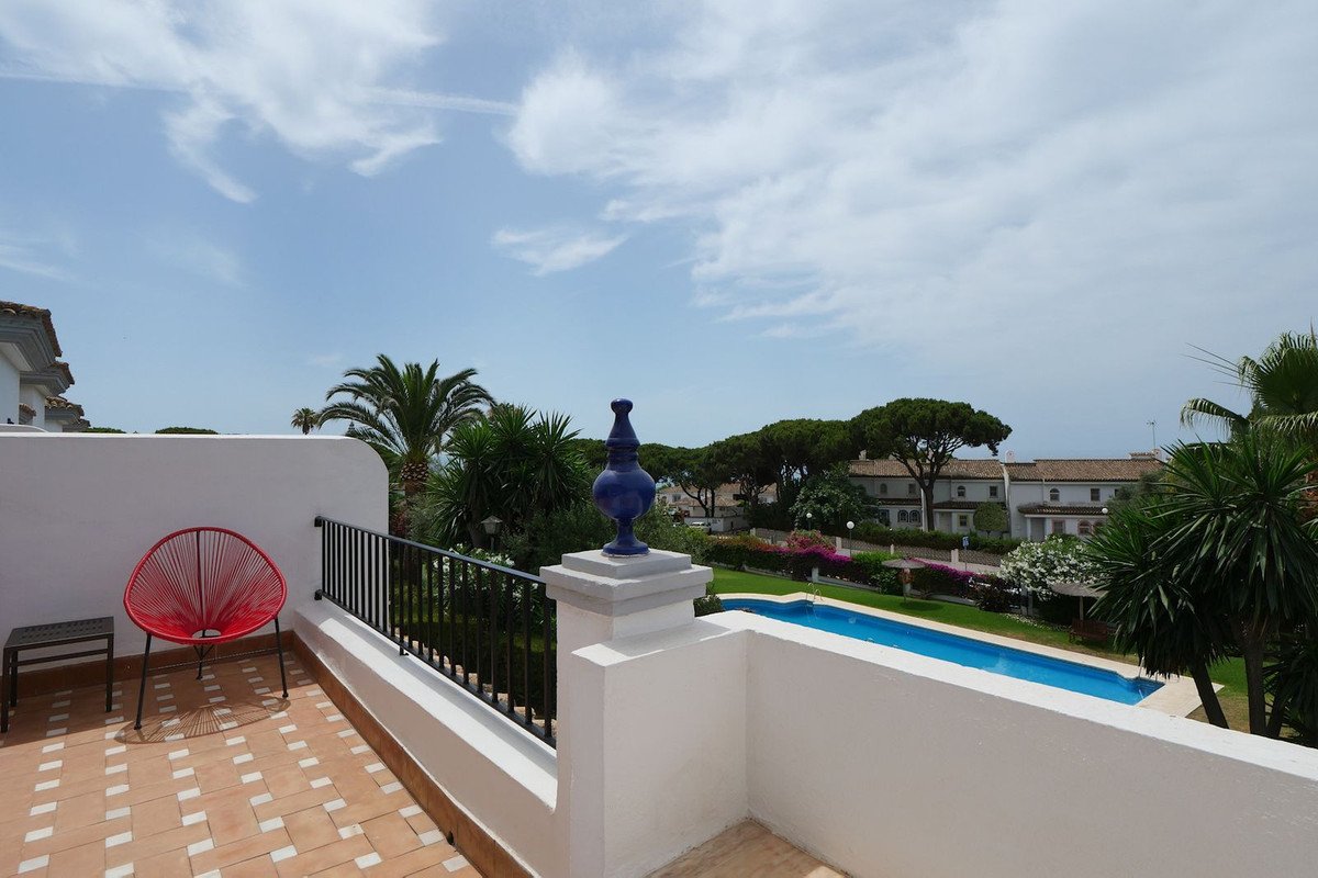 3 Bed Semi-Detached House in Cabopino in Cabopino, Semi-Detached House
