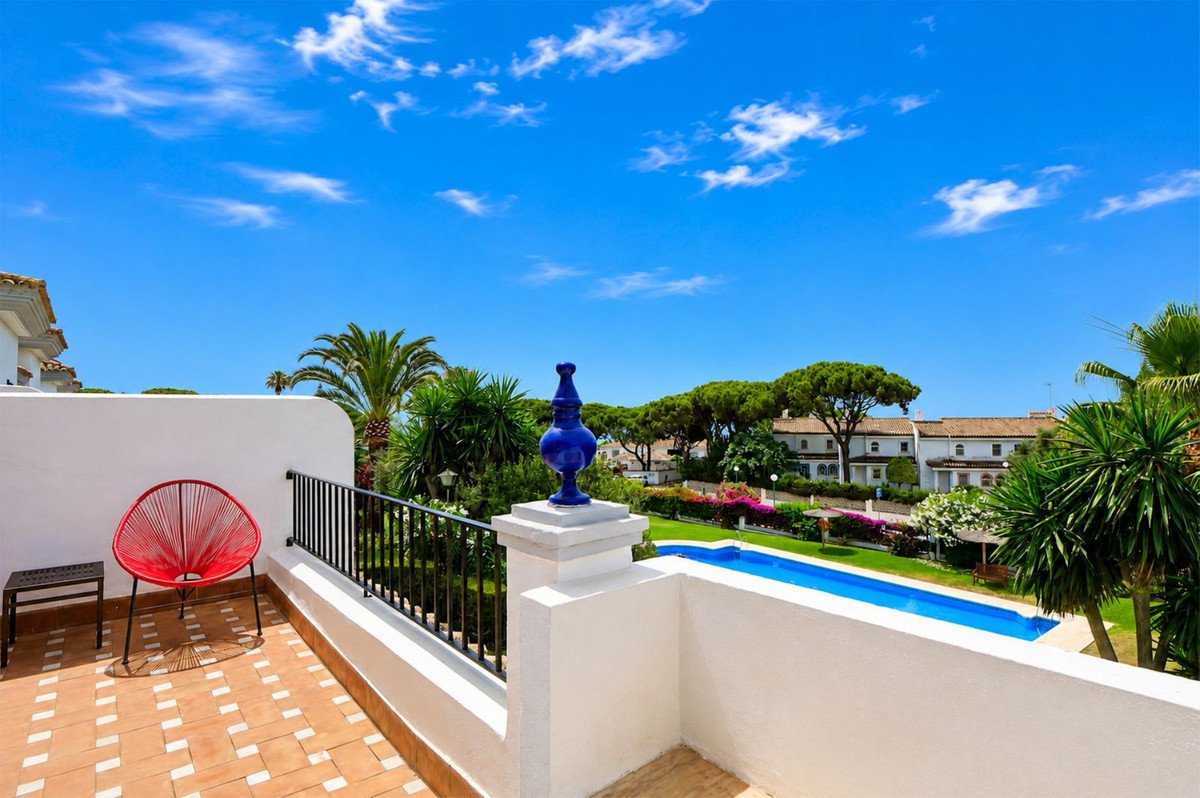 3 Bed منزل شبه منفصل in Cabopino في Cabopino, تاون هاوس