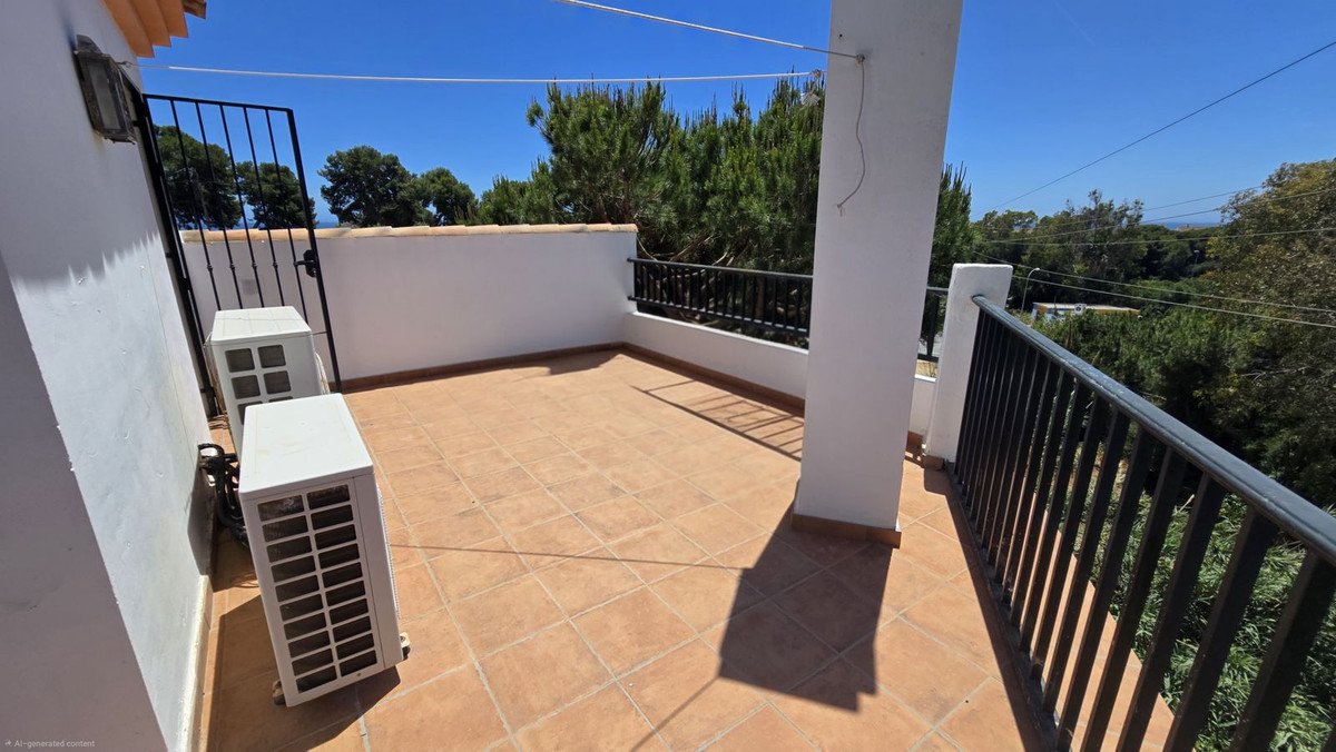 3 Bed Rijtjeshuis in Cabopino in Cabopino, 