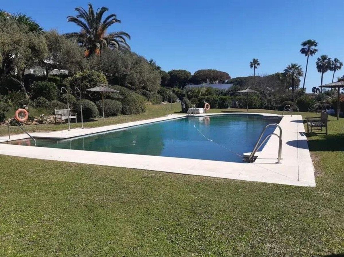 5 Bed Townhouse in Cabopino in Cabopino, 