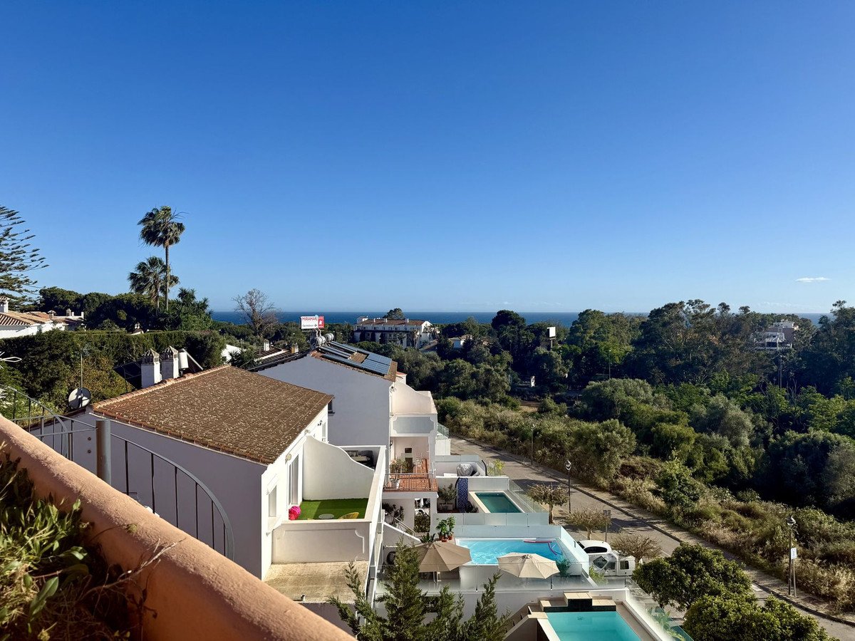 4 Bed Rijtjeshuis in Cabopino in Cabopino, 