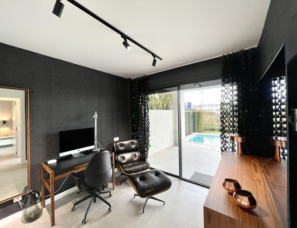 28 photo