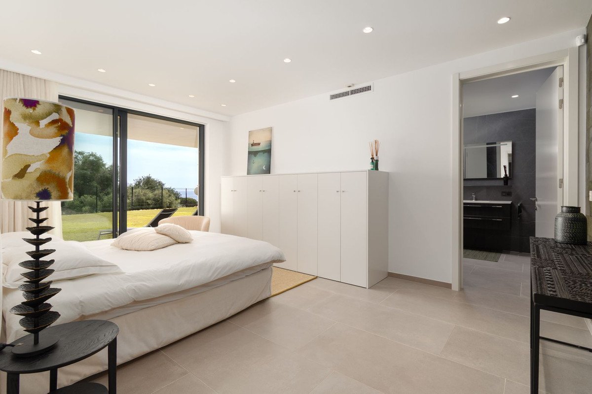 5 Bed Vrijstaande Villa in Cabopino in Cabopino, 