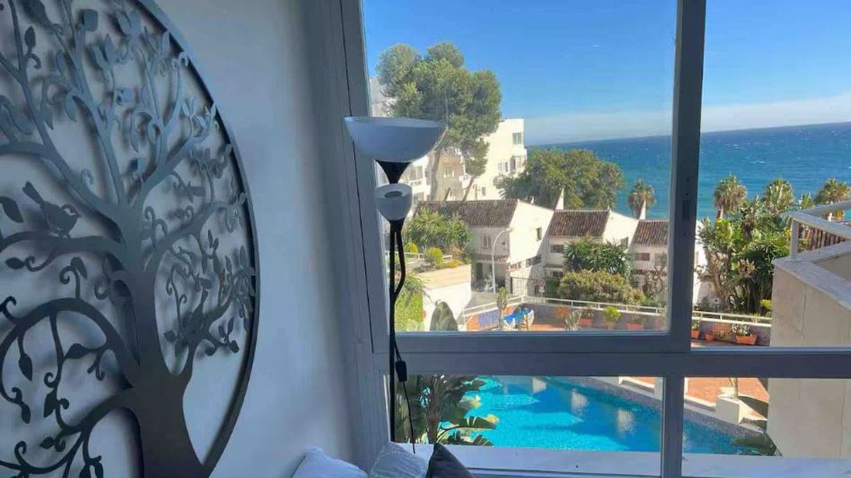 1 Bed الطابق الأوسط Studio in Marbella في Marbella — شقة ستوديو