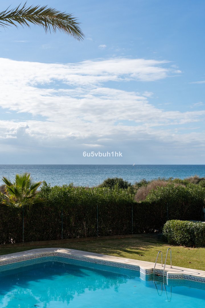 1 Bed الطابق الأوسط Studio in Marbella في Marbella, استوديو