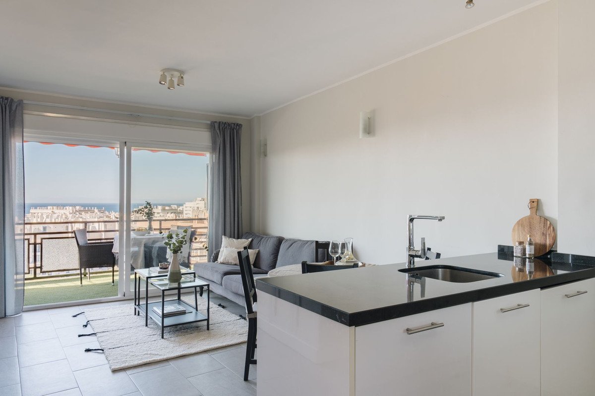 2 Bed Апартамент на среден етаж in Marbella