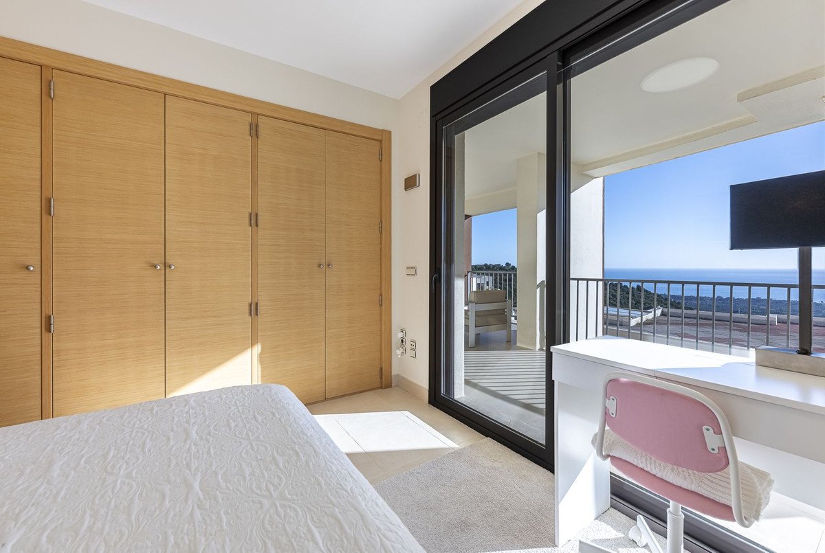 3 Bed Appartement étage intermédiaire in Marbella à Altos de los Monteros, Appartement