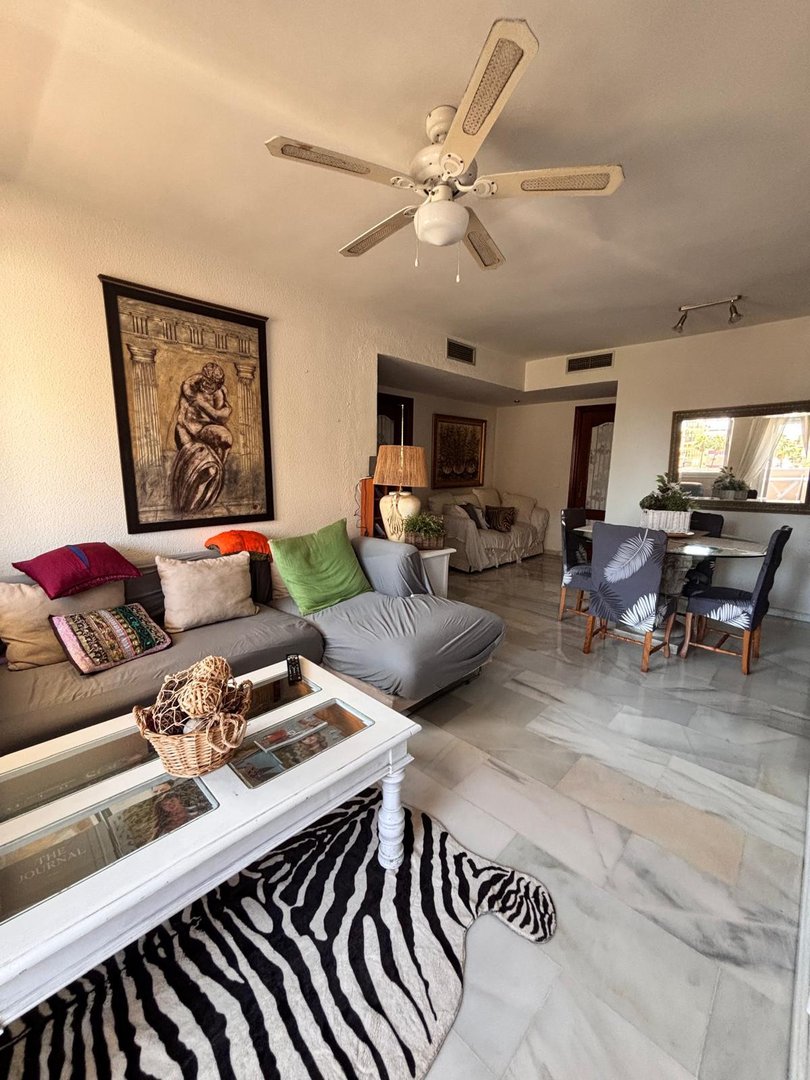3 Bed شقة في الطابق الأوسط in Marbella في Marbella, شقة