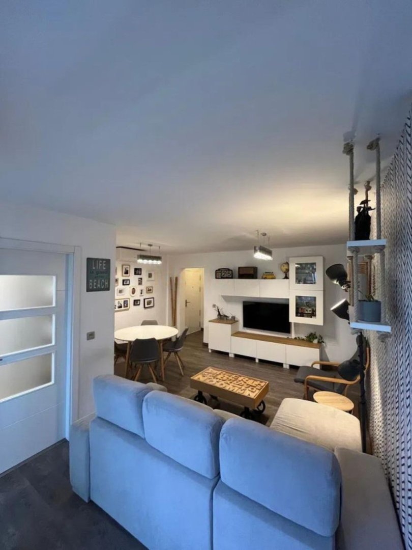 3 Bed شقة في الطابق الأوسط in Marbella في Marbella, شقة