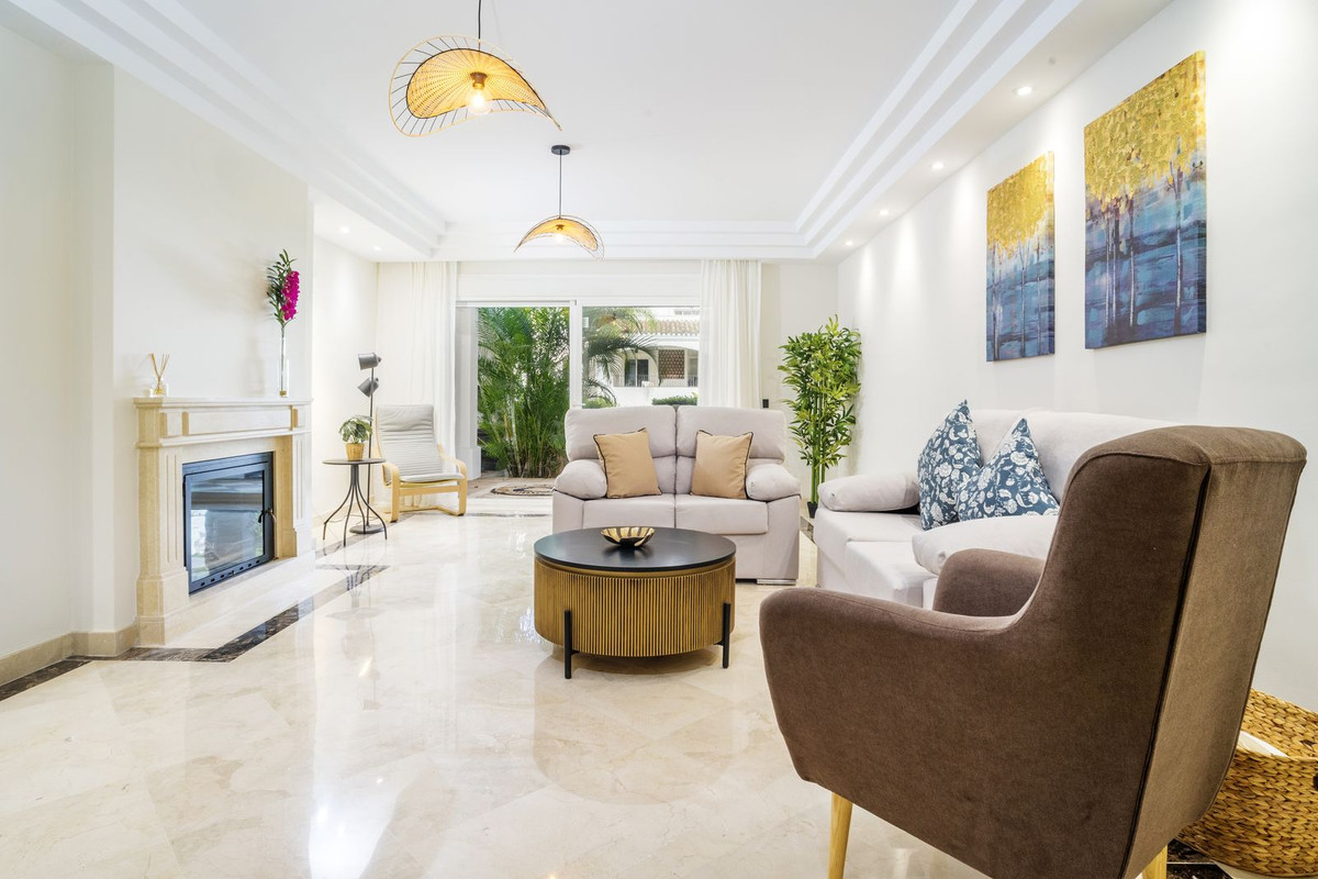 3 Bed شقة في الطابق الأرضي in Marbella في Marbella, شقة
