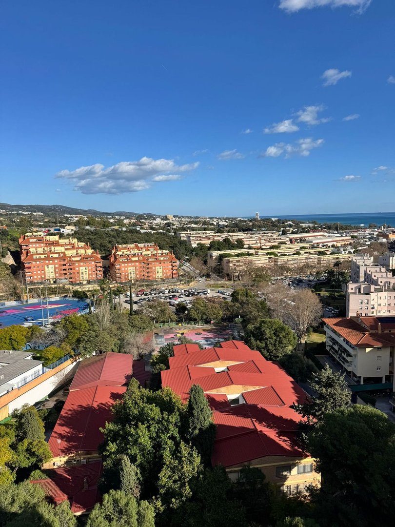 3 Bed شقة في الطابق الأوسط in Marbella في Marbella, شقة