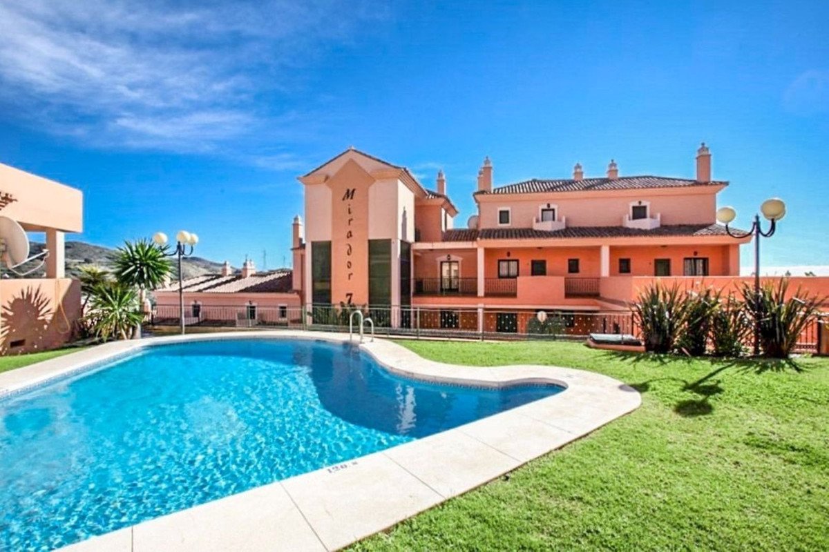 3 Bed Middle Floor Apartment in Marbella in Elviria, Apartment