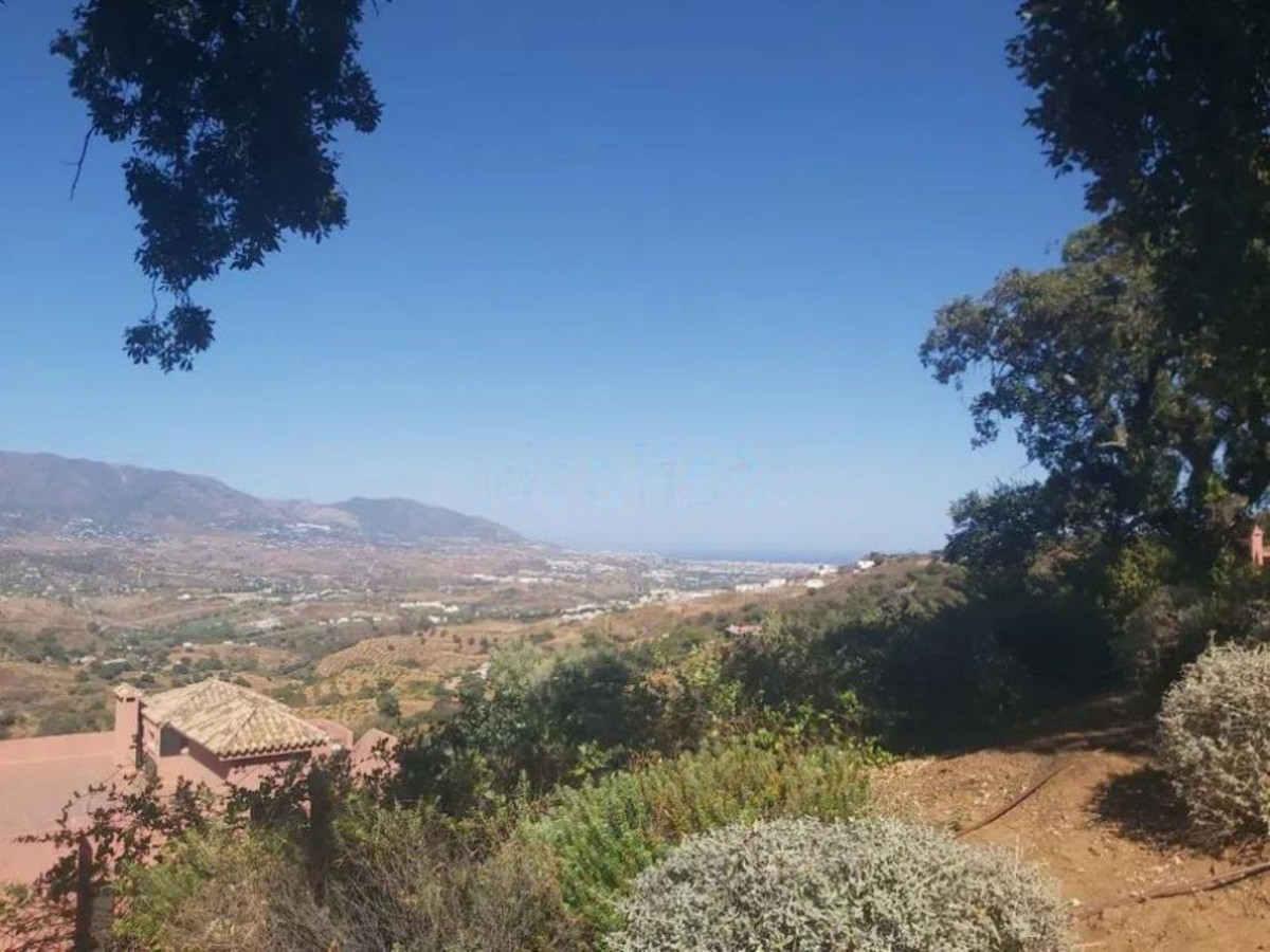 3 Bed شقة في الطابق الأوسط in Marbella في Marbella, شقة