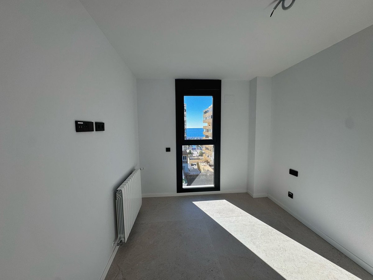 3 Bed मध्य मंजिल अपार्टमेंट in Marbella