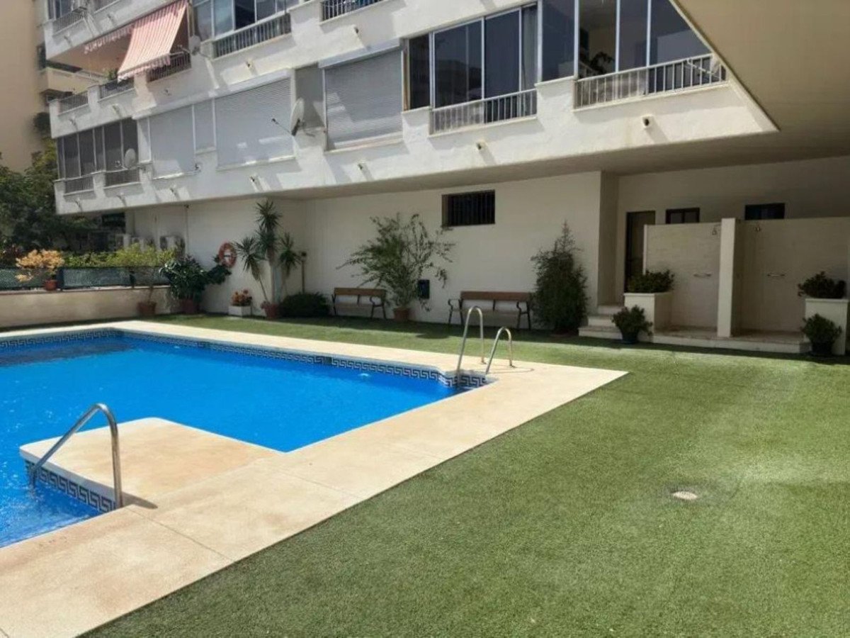 3 Bed شقة في الطابق الأوسط in Marbella في Marbella, شقة