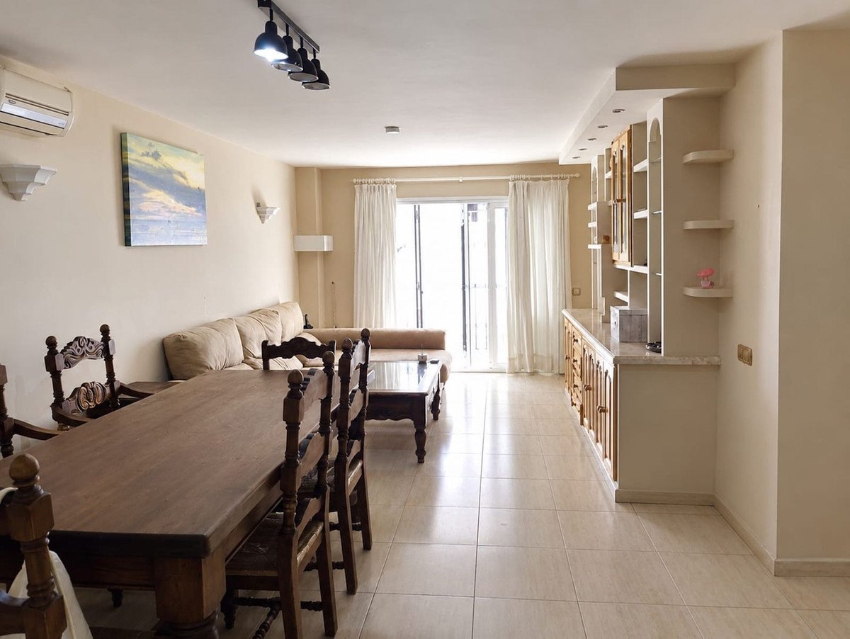 3 Bed شقة في الطابق الأوسط in Marbella في Marbella, شقة
