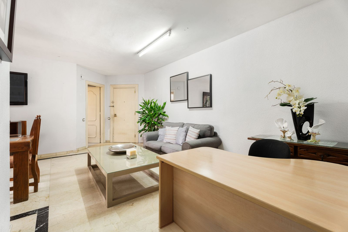4 Bed شقة في الطابق الأوسط in Marbella في Marbella, شقة