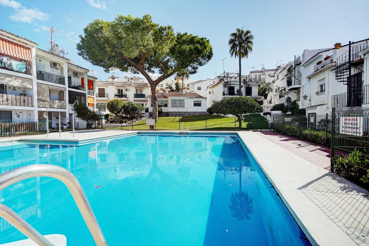 2 Bed بيت مدينة in Marbella في Marbella, تاون هاوس