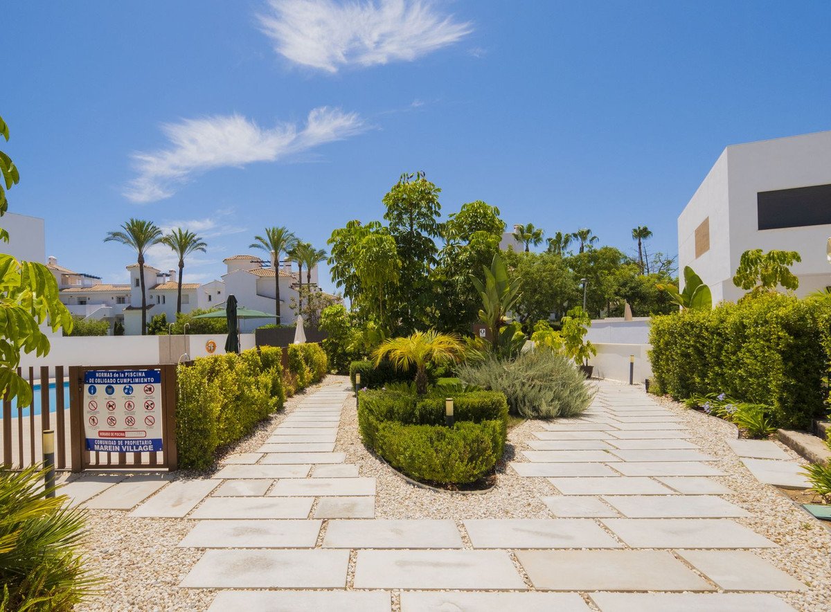 4 Bed بيت مدينة in Marbella في Marbella, تاون هاوس