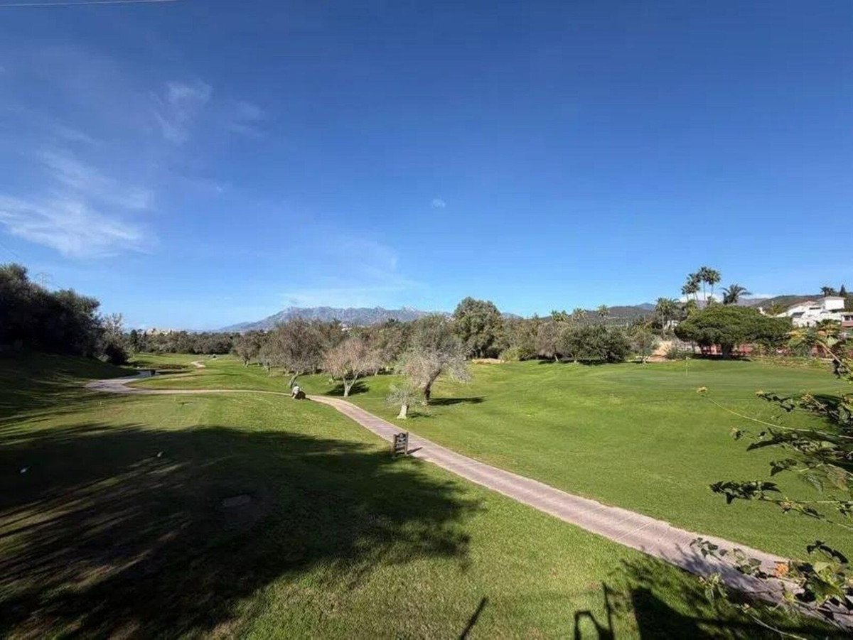 4 Bed Rijtjeshuis in Marbella in Marbella, 