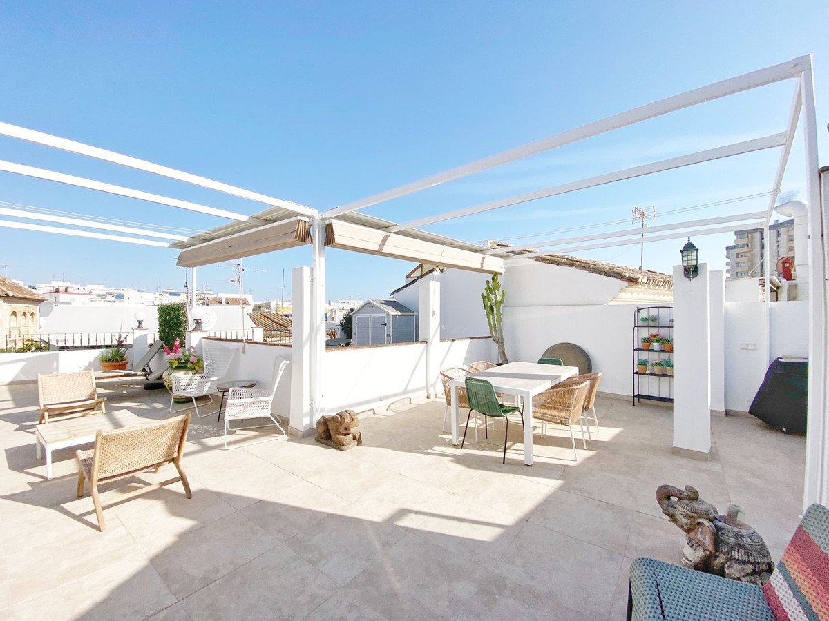5 Bed Rijtjeshuis in Marbella in Marbella, Rijtjeshuis