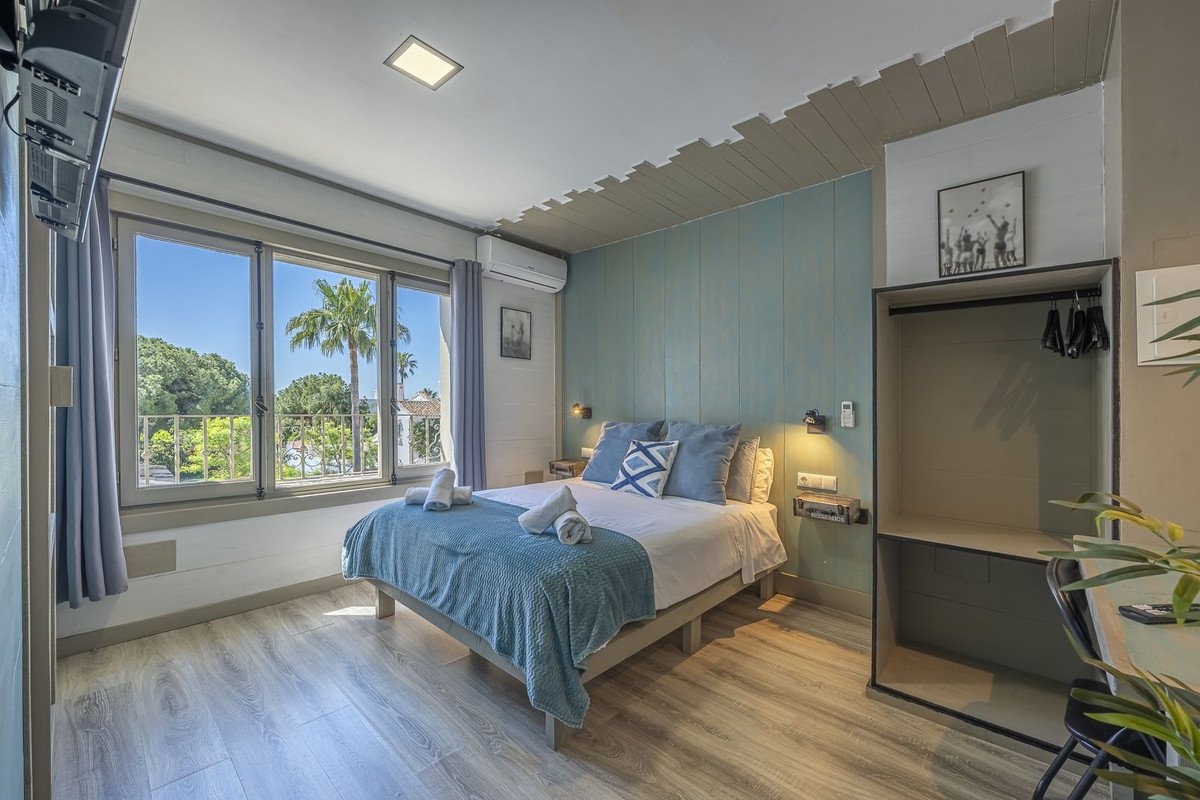 12 Bed فيلا مستقلة in Marbella في Marbella, فيلا مستقلة