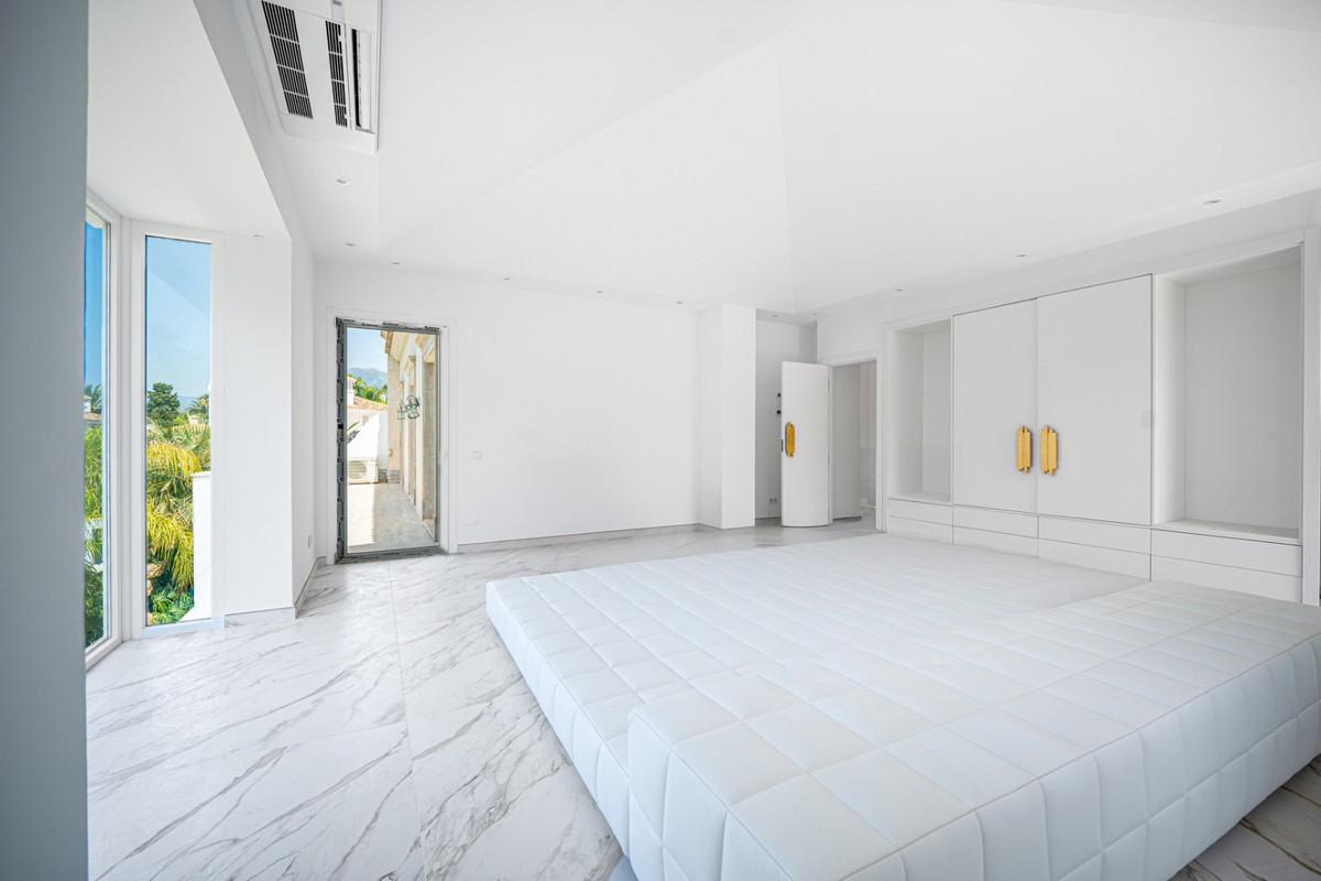 4 Bed فيلا مستقلة in Marbella في Marbella, فيلا منفصلة