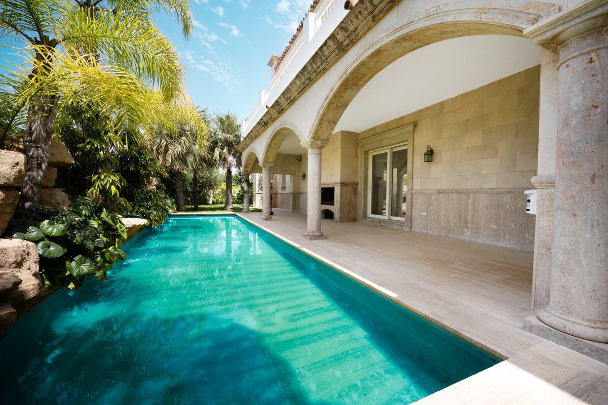 4 Bed Μονοκατοικία βίλα in Marbella σε Marbella, Ανεξάρτητη Βίλα