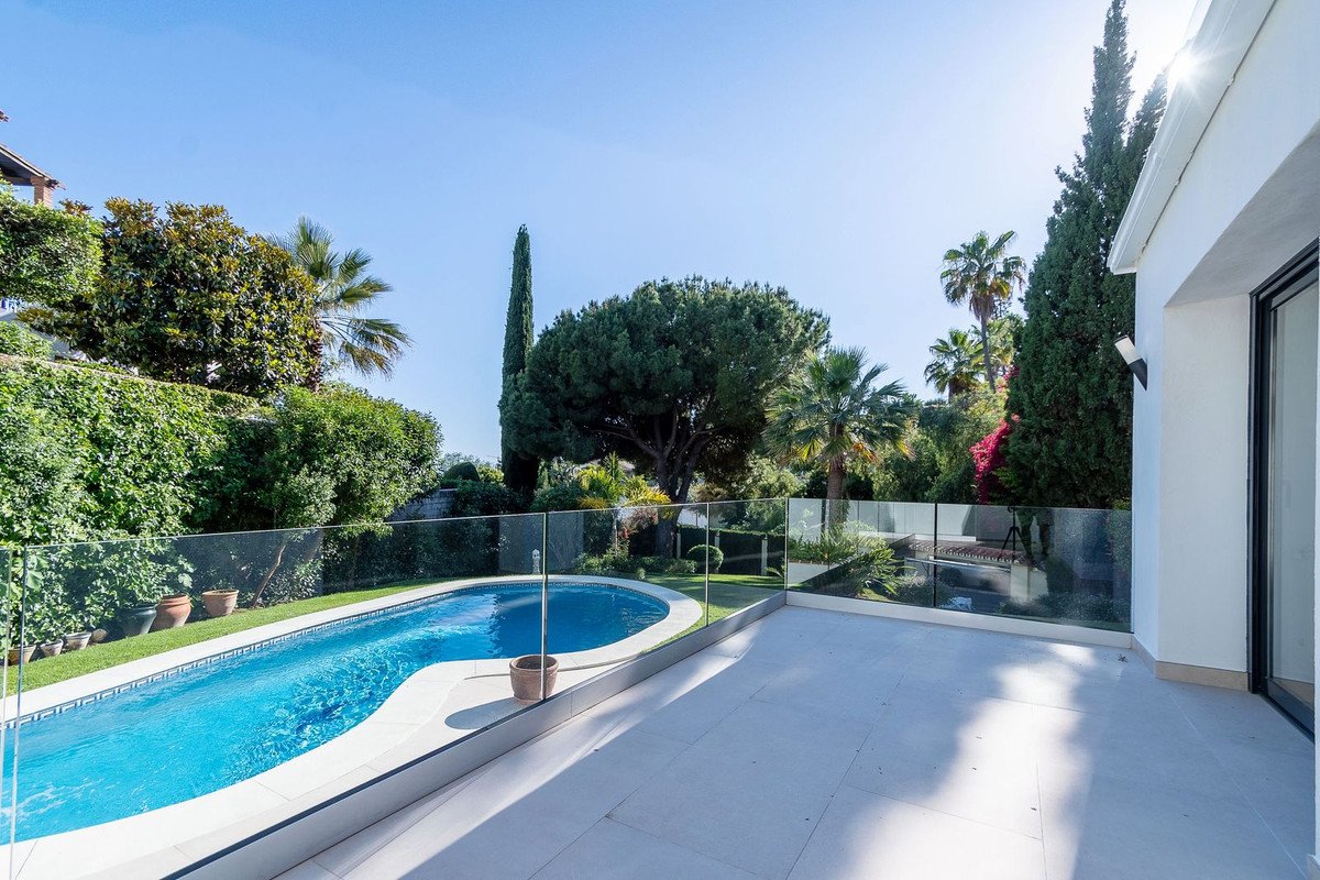 4 Bed فيلا مستقلة in Marbella في Marbella, فيلا منفصلة