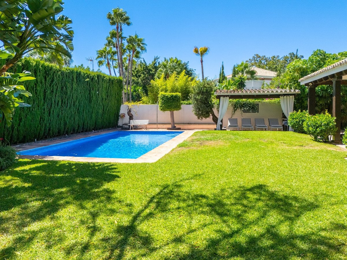 4 Bed Detached Villa in Marbella