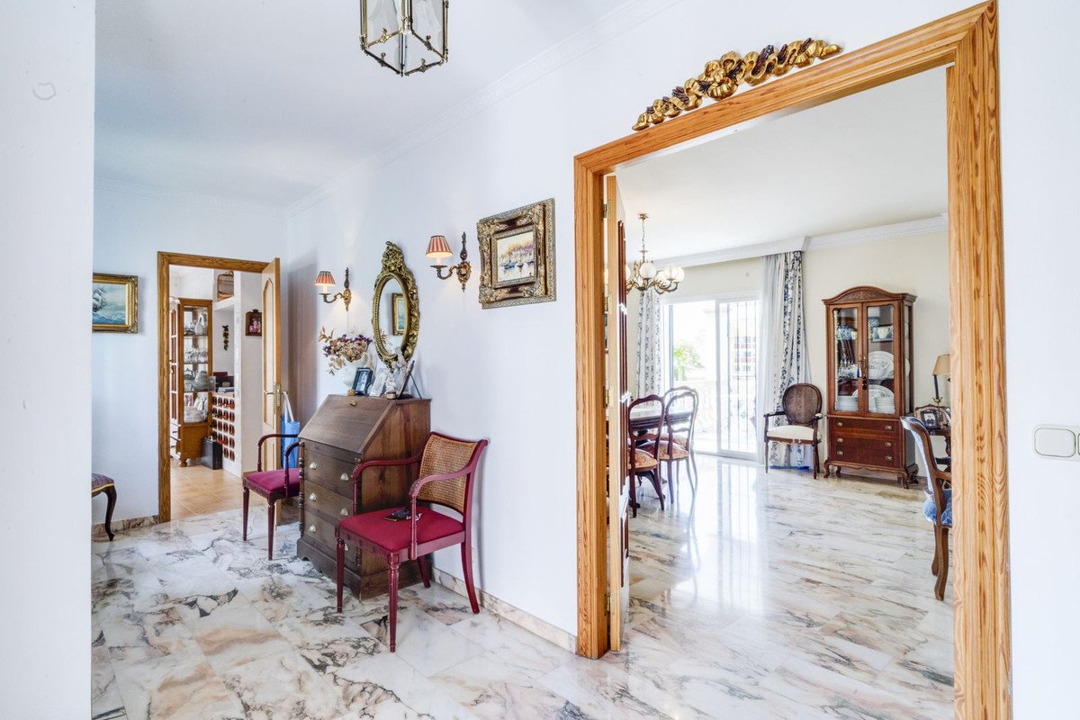 5 Bed فيلا مستقلة in Marbella في Marbella, فيلا منفصلة