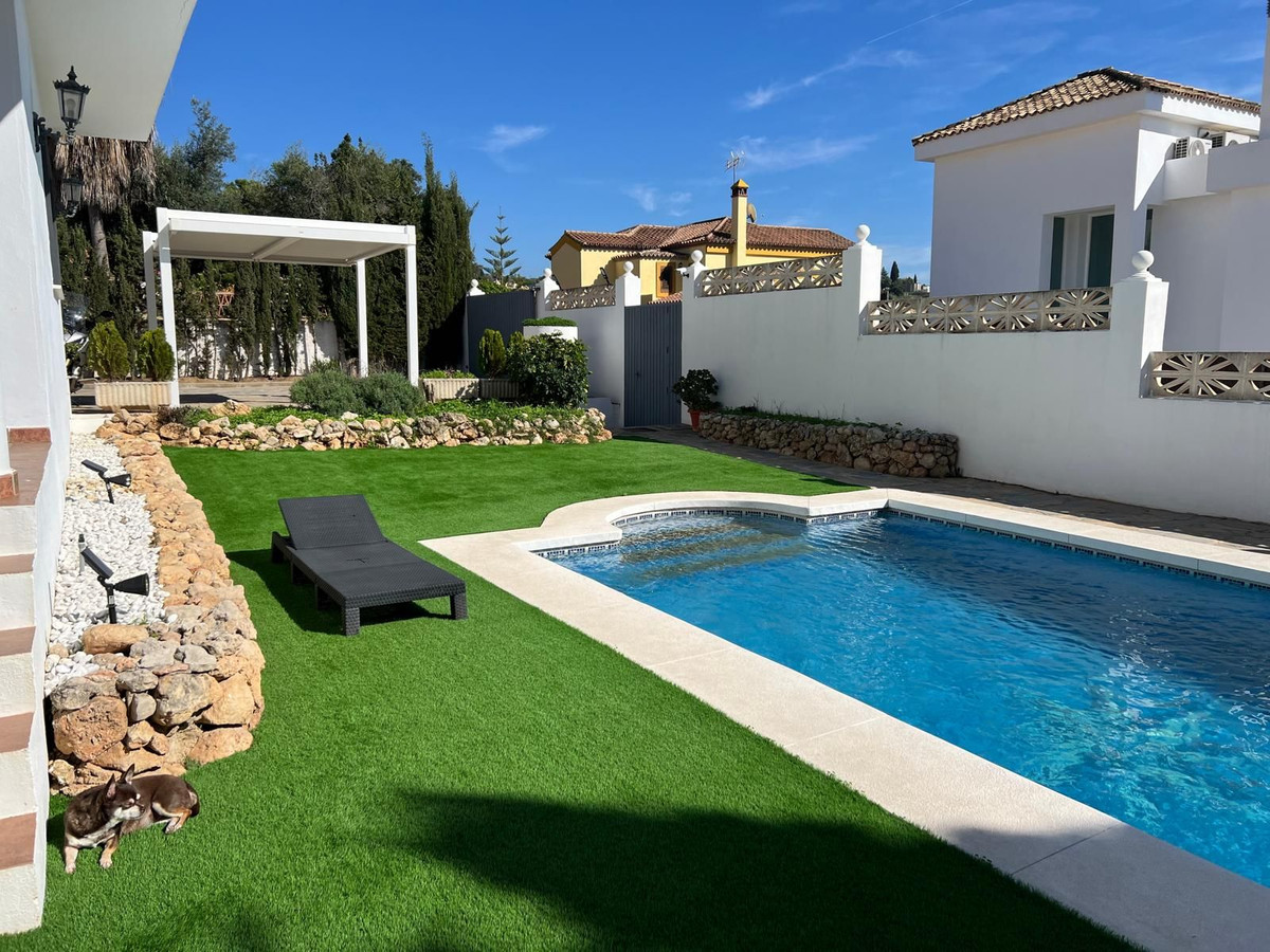 5 Bed فيلا مستقلة in Marbella في Marbella, فيلا مستقلة