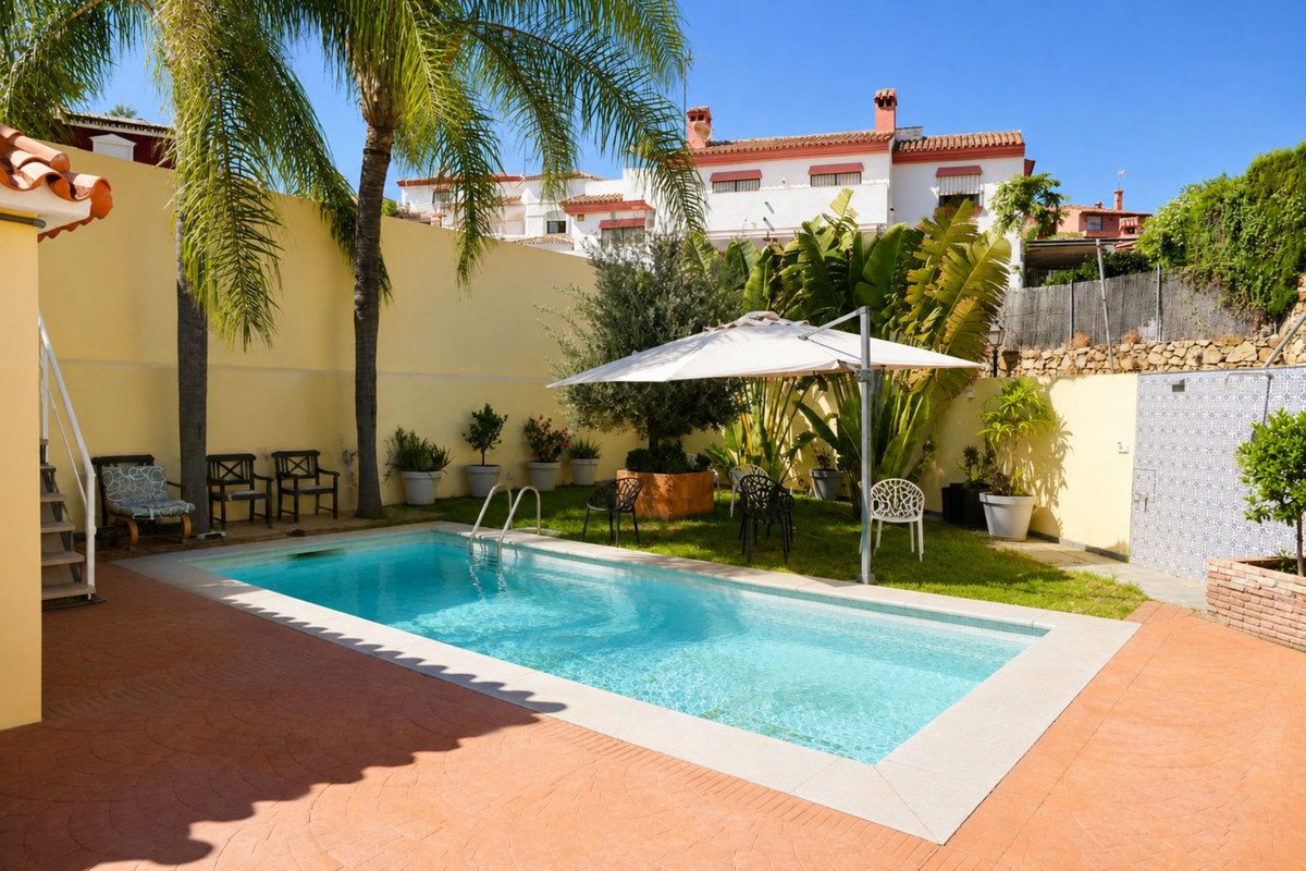 5 Bed فيلا مستقلة in Marbella في Marbella, 