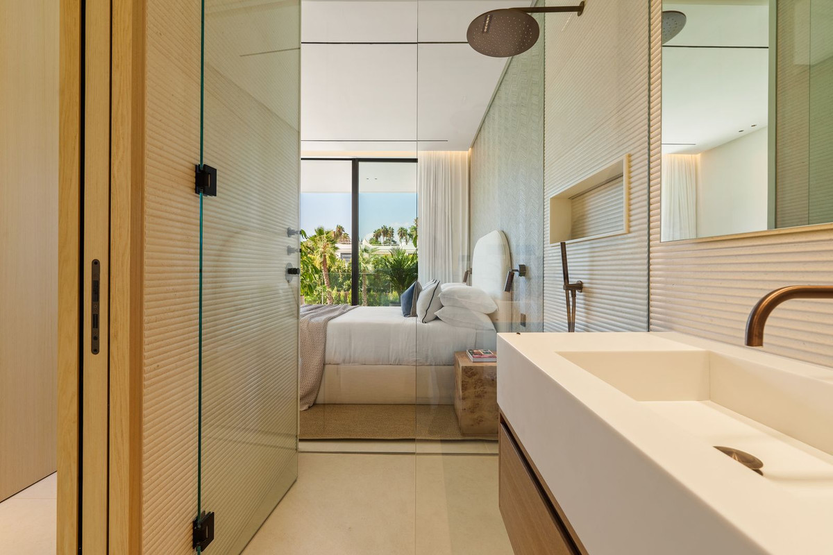 5 Bed فيلا مستقلة in Marbella في Marbella, فيلا منفصلة