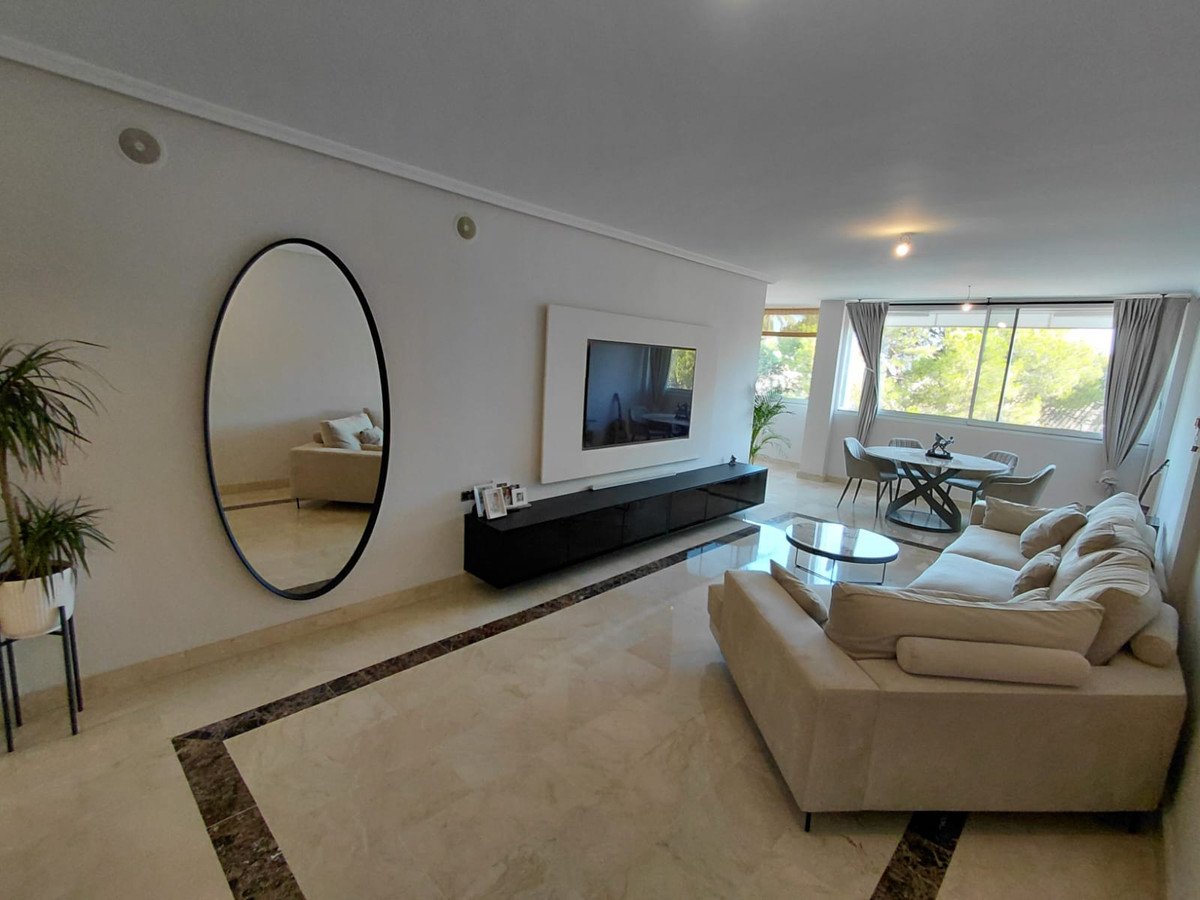 2 Bed شقة في الطابق الأوسط in Nagüeles في Nagüeles, 