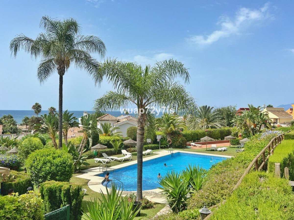 5 Bed Halfvrijstaand Huis in Costabella in Costabella — Halfvrijstaand Huis