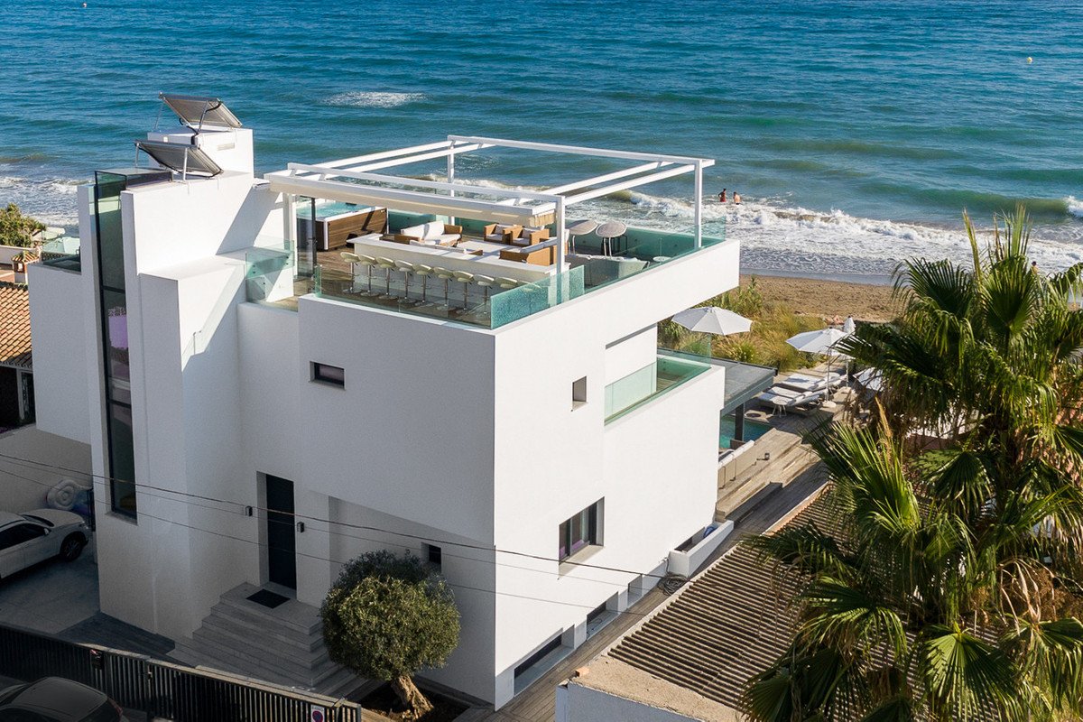 6 Bed Detached Villa in Costabella in Costabella, Detached Villa