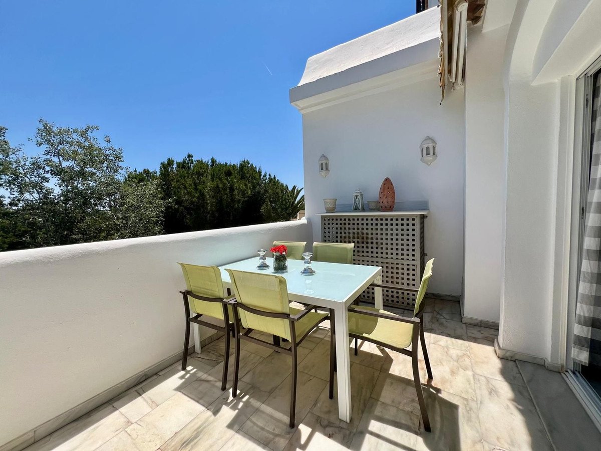2 Bed Middle Floor Apartment in Elviria in Elviria, Apartment