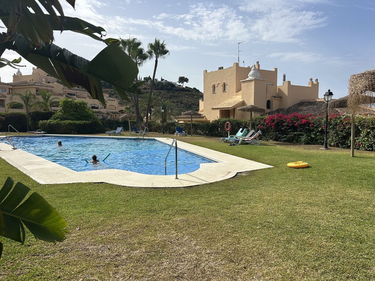 2 Bed Ground Floor Apartment in Elviria in Elviria, Apartment