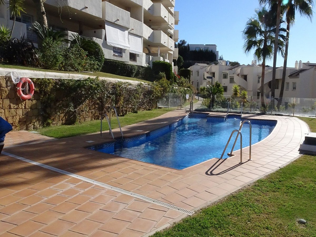 2 Bed Tussenverdieping Appartement in Elviria in Elviria, 