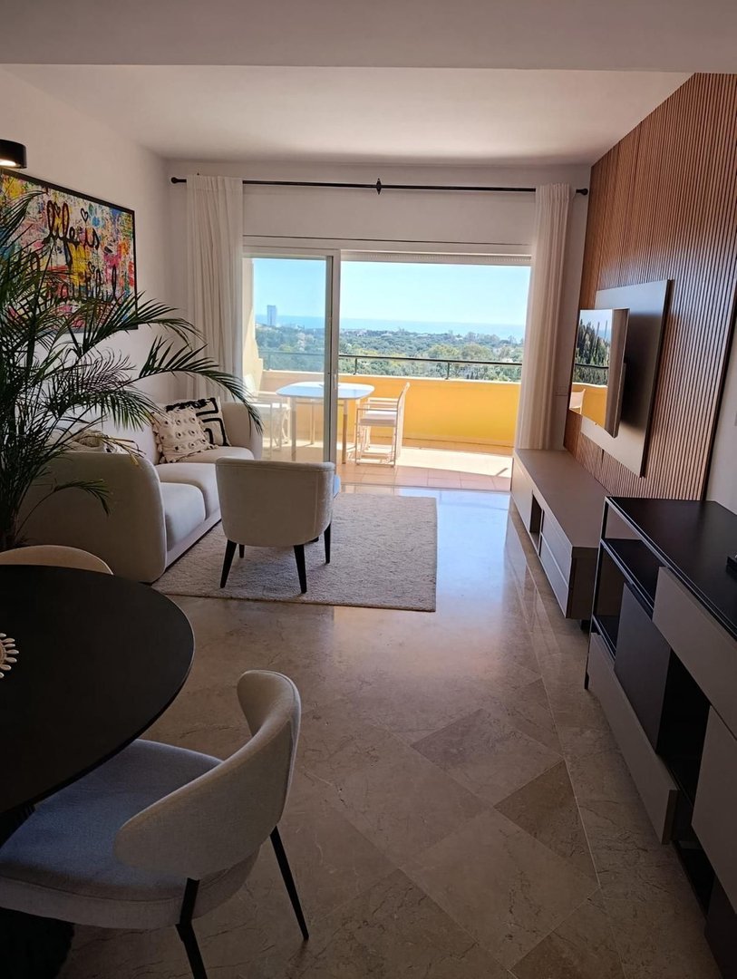 2 Bed Middle Floor Apartment in Elviria in Elviria, Apartment
