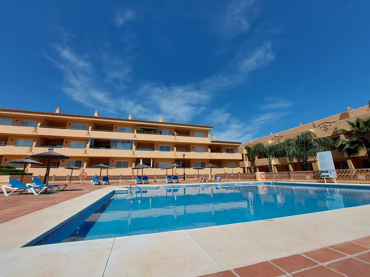 2 Bed Ground Floor Apartment in Elviria in Elviria, Apartment