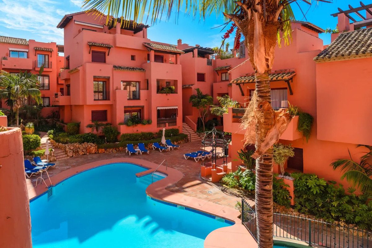 2 Bed Middle Floor Apartment in Elviria in Elviria, Apartment