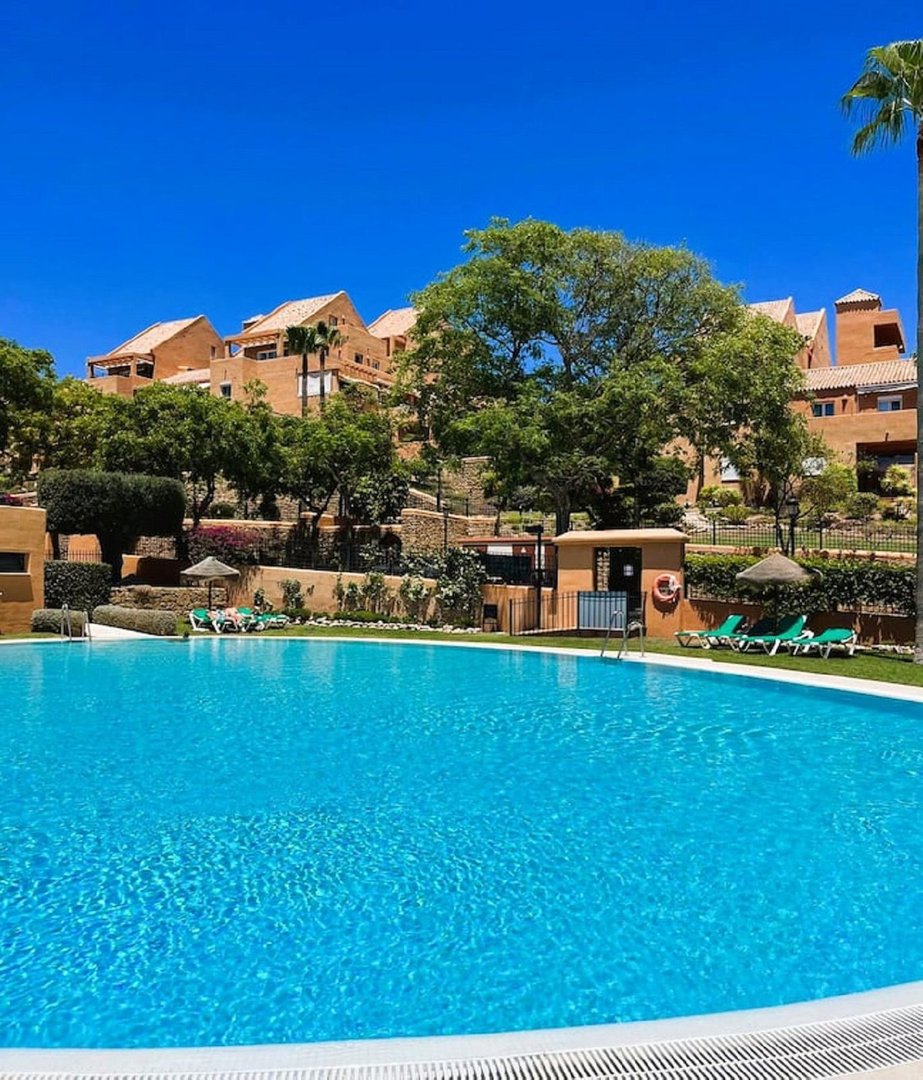 2 Bed Middle Floor Apartment in Elviria in Elviria, Apartment