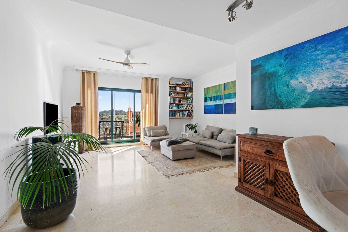 2 Bed شقة في الطابق الأوسط in Elviria في Elviria, شقة